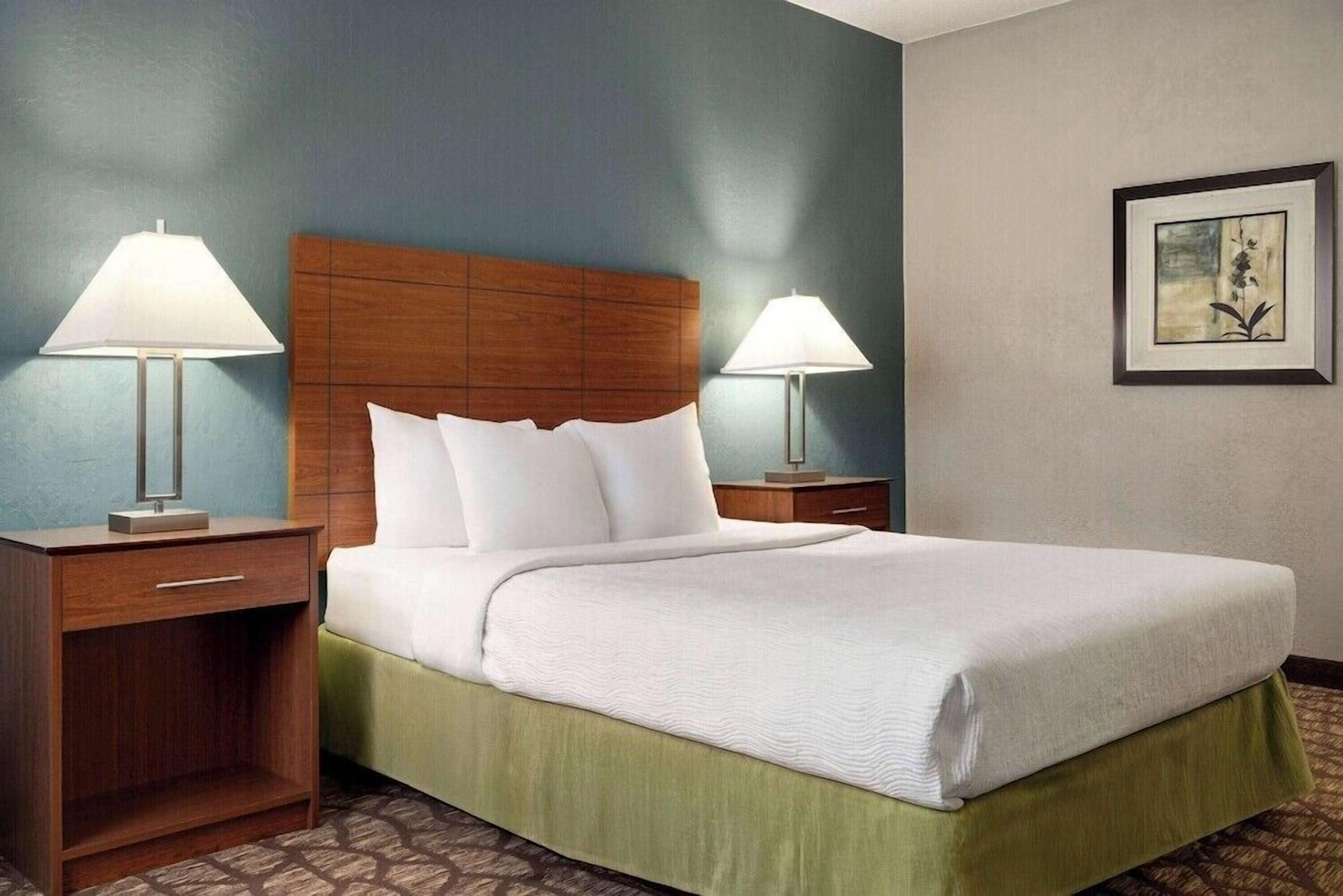 Desk, blackout drapes, iron/ironing board, free WiFi