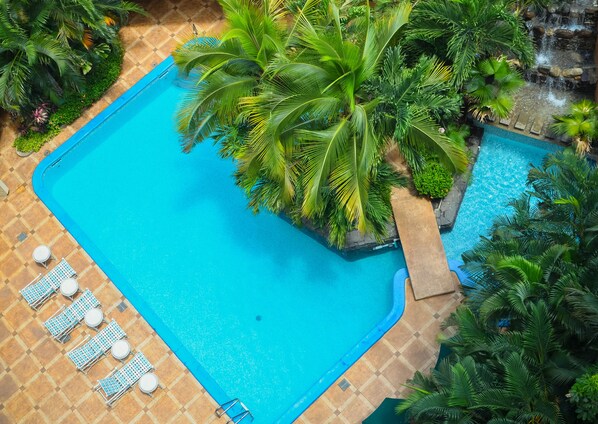 2 outdoor pools, pool umbrellas, sun loungers