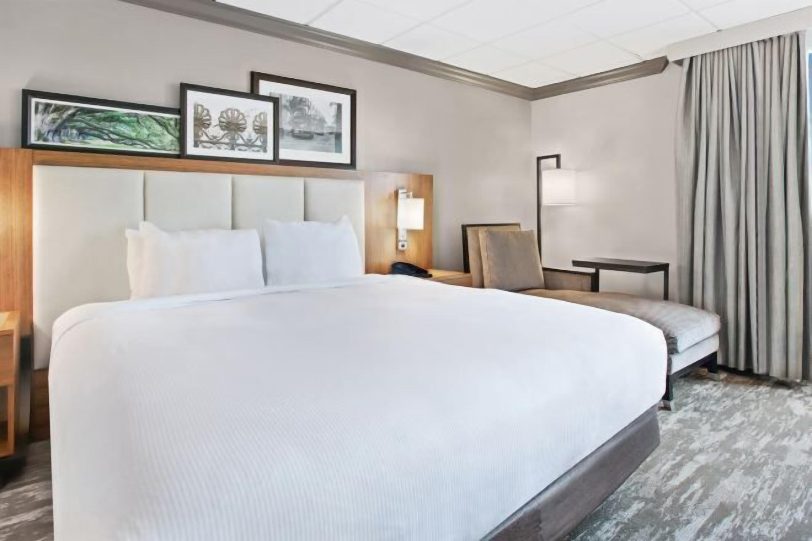 Literie hypoallergénique, coffres-forts dans les chambres, bureau