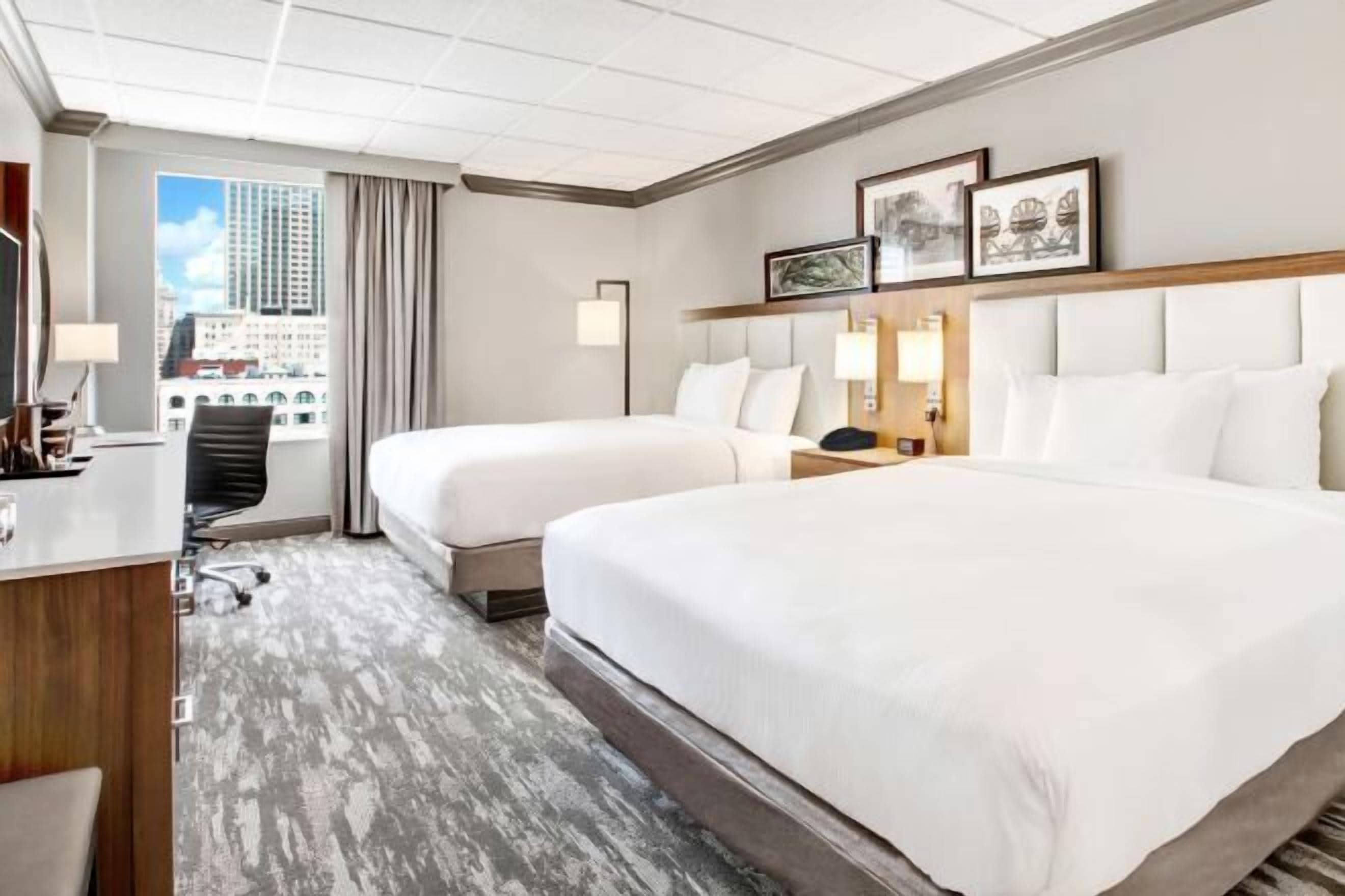 Literie hypoallergénique, coffres-forts dans les chambres, bureau