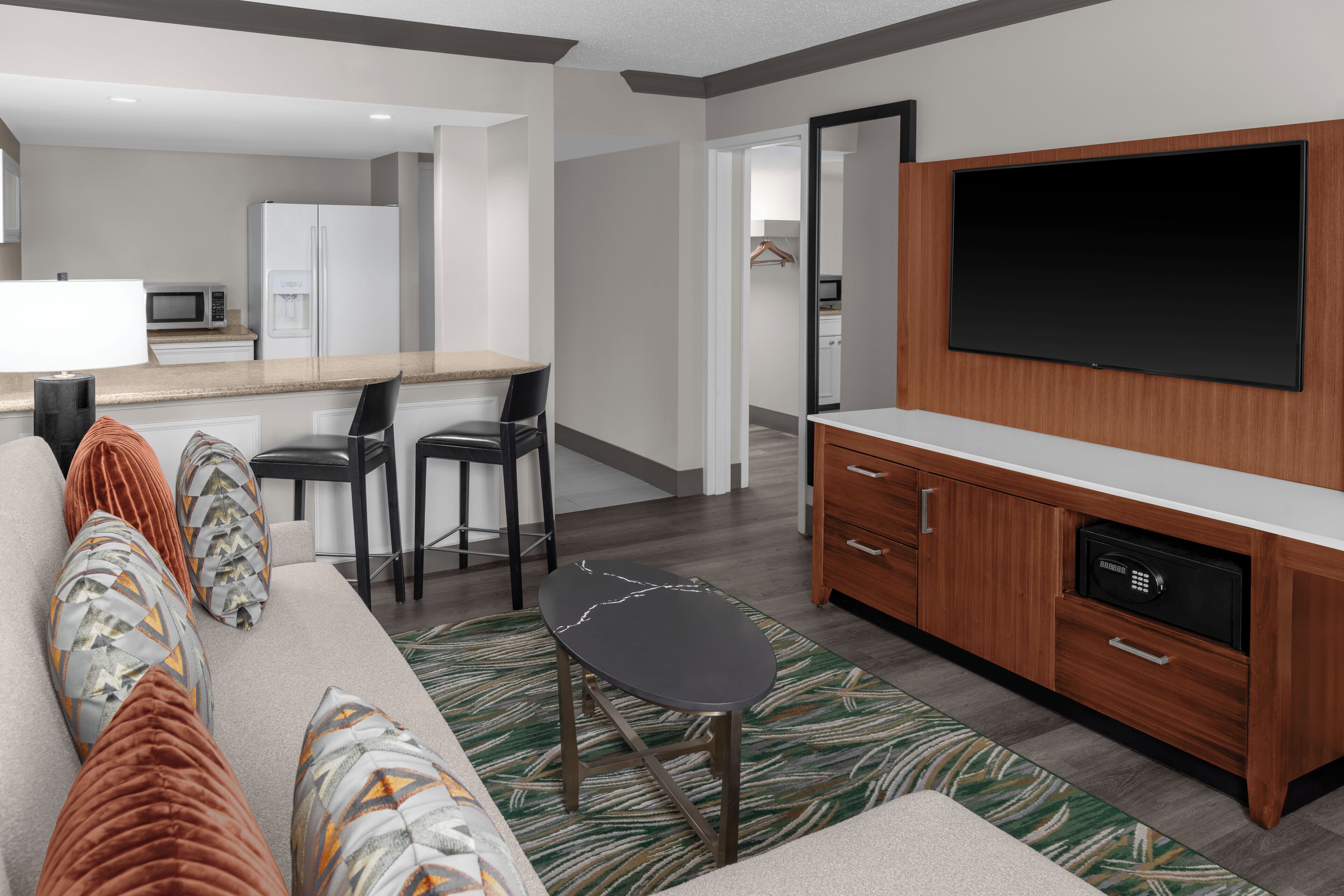 Literie hypoallergénique, coffres-forts dans les chambres, bureau