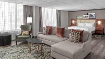 Chambre Simple Junior, 1 trÚs grand lit | Literie hypoallergénique, coffres-forts dans les chambres, bureau