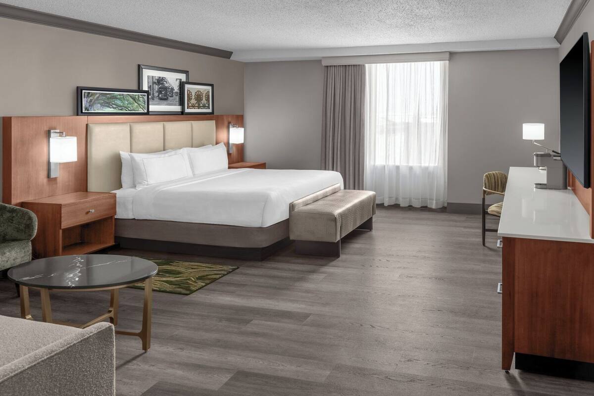 Hypo-allergenic bedding available, in-room safe, desk, laptop workspace