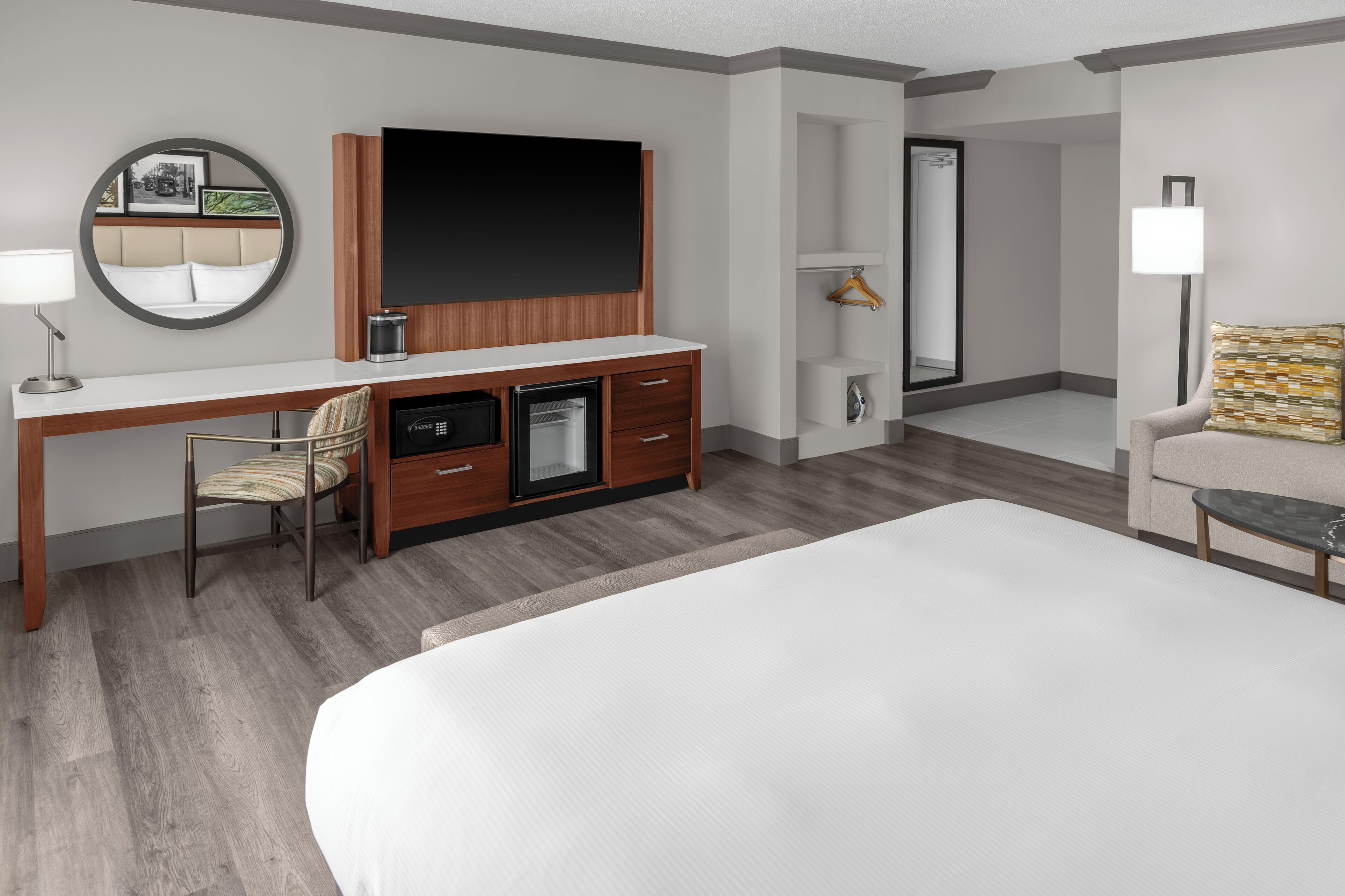 Literie hypoallergénique, coffres-forts dans les chambres, bureau