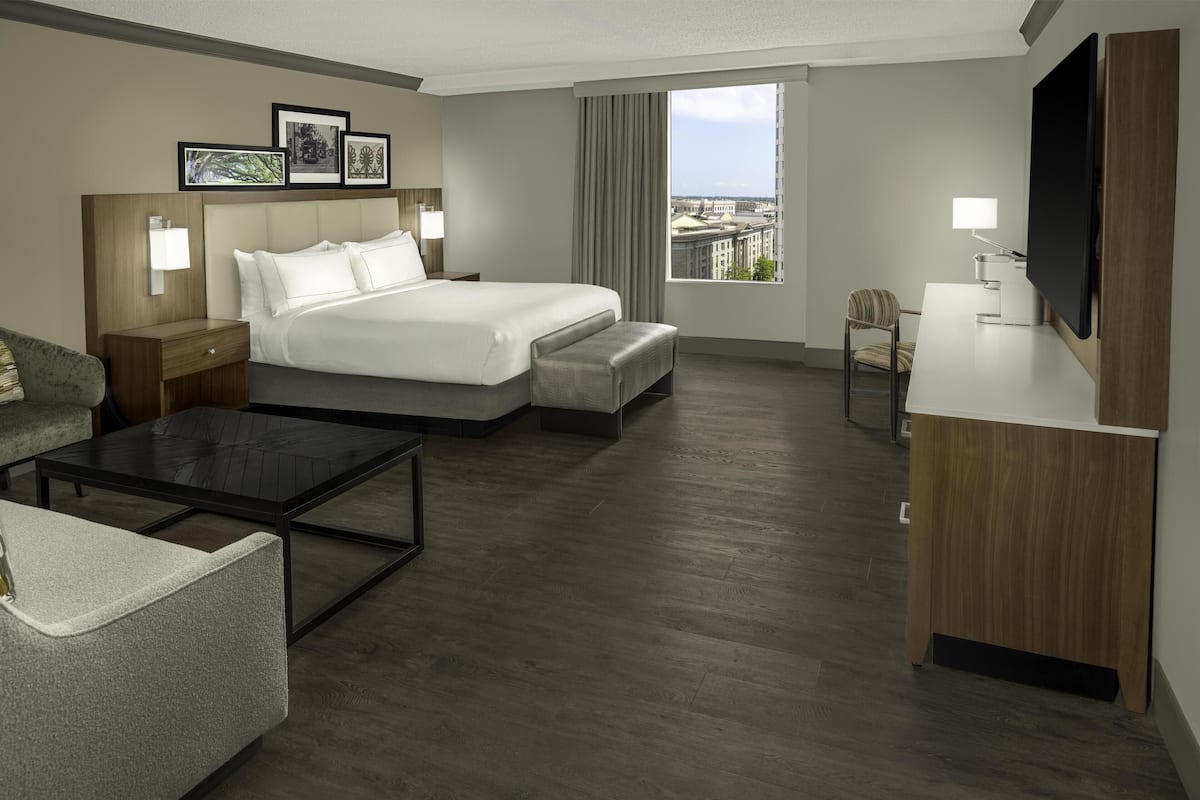 Hypo-allergenic bedding, in-room safe, desk, laptop workspace