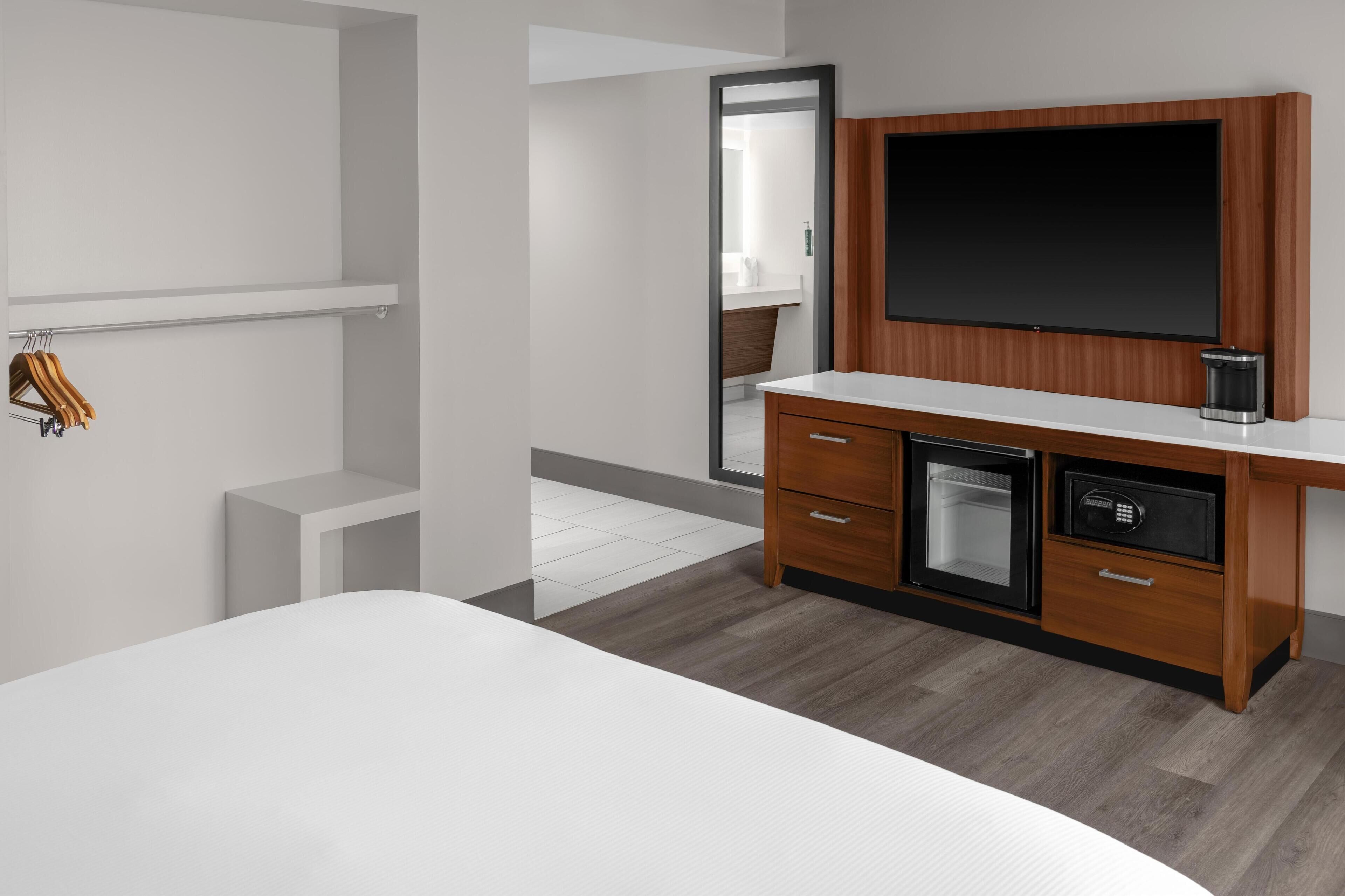 Hypo-allergenic bedding, in-room safe, desk, laptop workspace