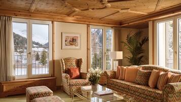 Suite | Premium bedding, minibar, in-room safe, desk