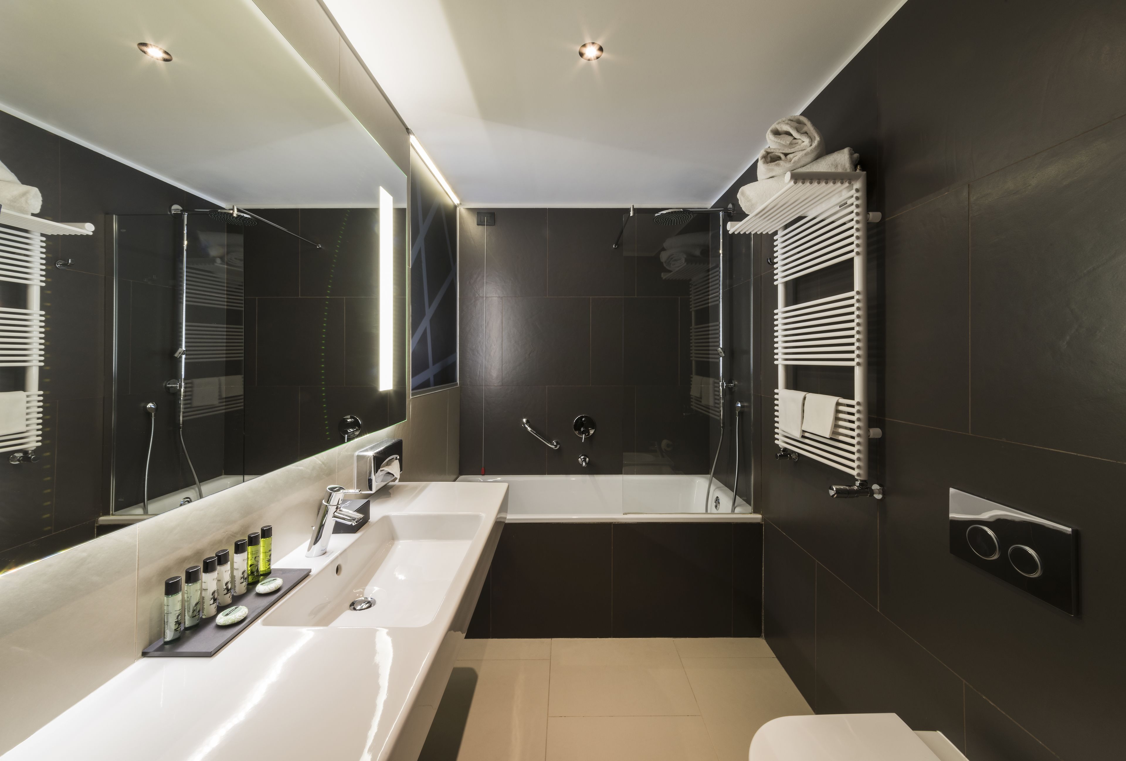 Photo - Manin Hotel