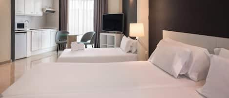 Phòng 3 phong cách cổ điển (Apartamento) | Minibar, két bảo mật tại phòng, bàn