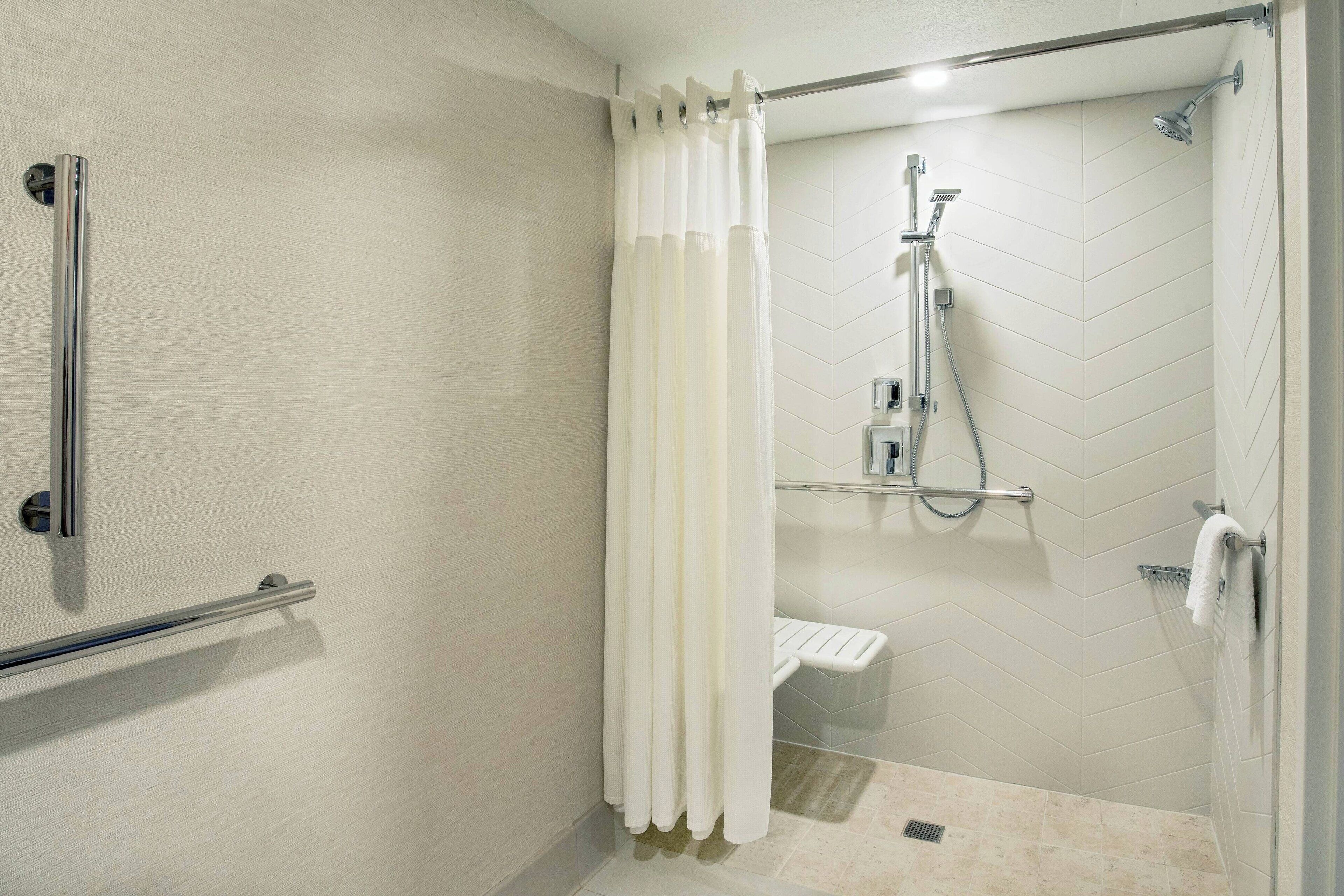 combined shower/bathtub, free toiletries, hair dryer, towels