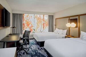 Ropa de cama de alta calidad, escritorio y cortinas blackout 