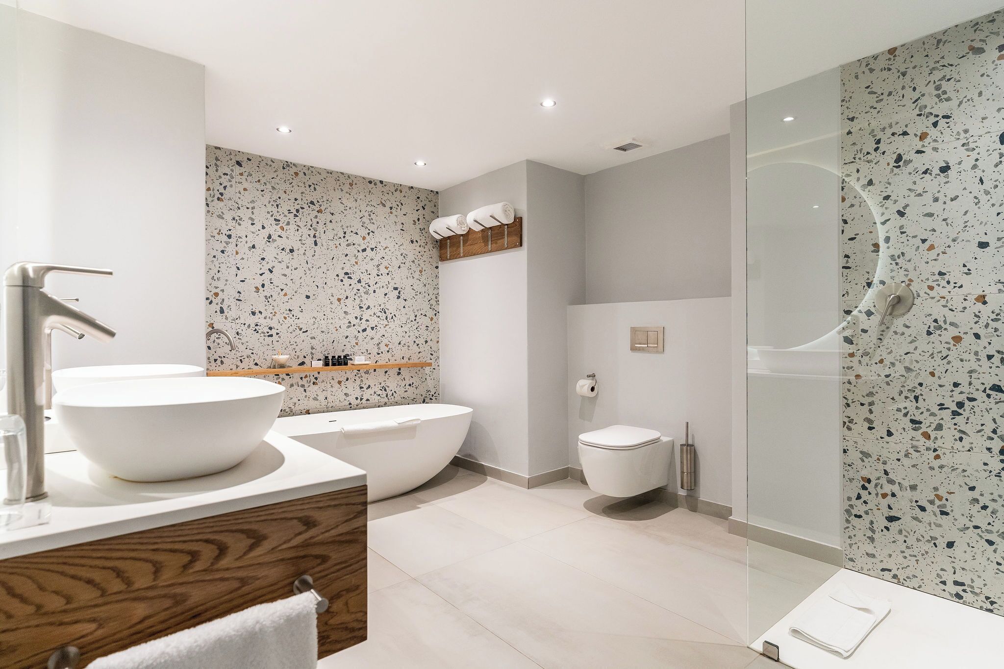 sea view suite | bathroom | separate bathtub and shower, free toiletries, hair dryer, bathrobes