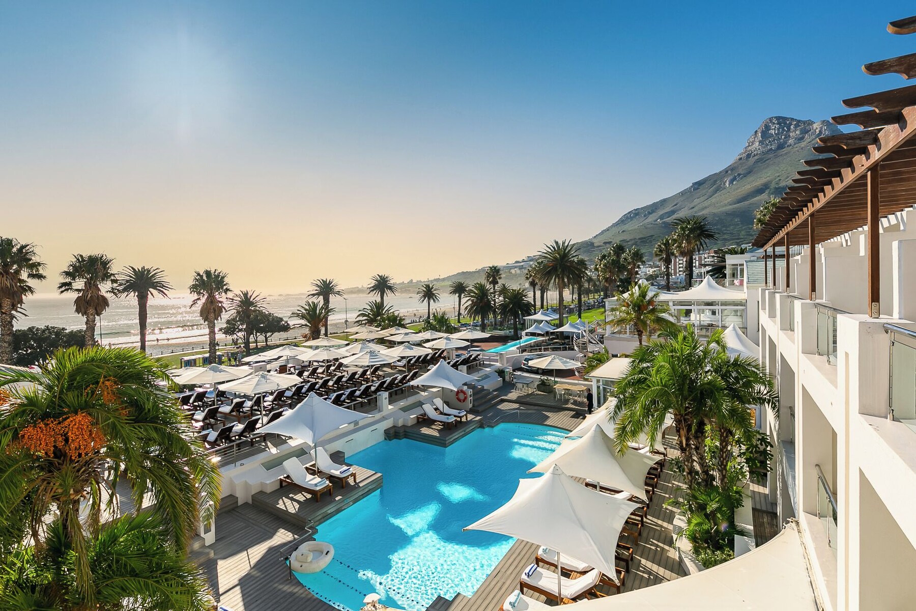 4 outdoor pools, free cabanas, sun loungers