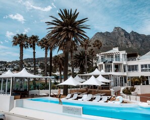 4 outdoor pools, free cabanas, sun loungers - The Bay Hotel (Cape Town)