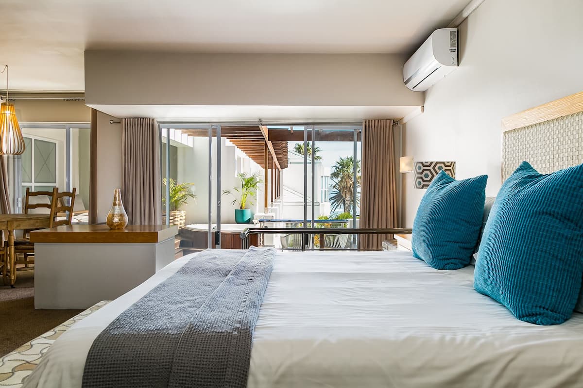 1 bedroom, Egyptian cotton sheets, premium bedding, minibar