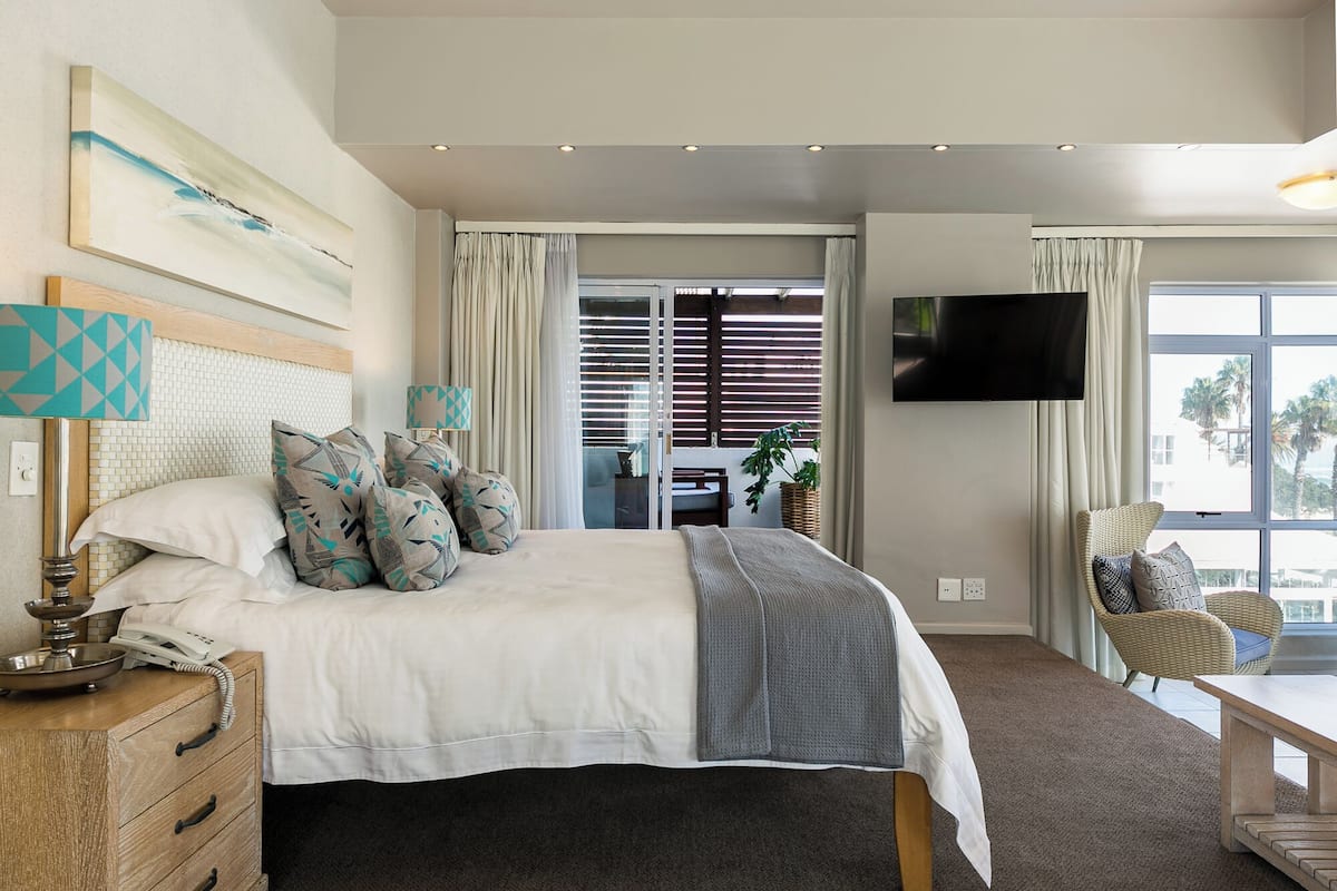 1 bedroom, Egyptian cotton sheets, premium bedding, minibar