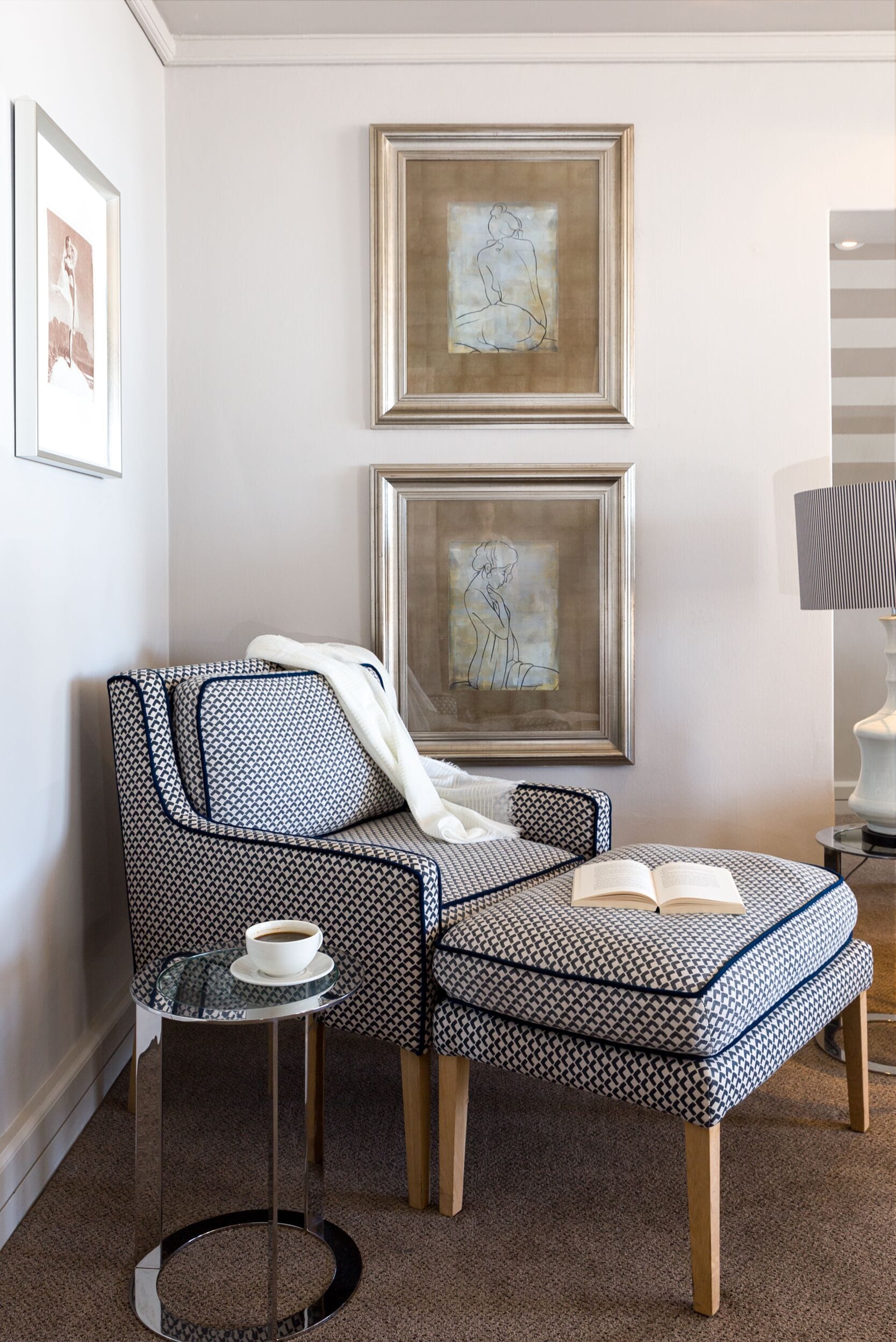 sky penthouse | living area | 42-inch smart tv with satellite channels, tv, netflix