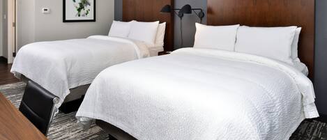 Hypoallergeen beddengoed, een bureau, verduisterende gordijnen