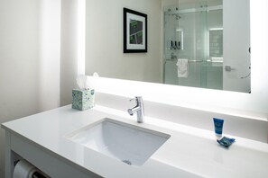 Kamar mandi | Kombinasi shower/bathtub dan perlengkapan mandi gratis