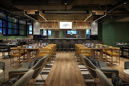 Dinner served, American cuisine. Washington Marriott at Metro Center