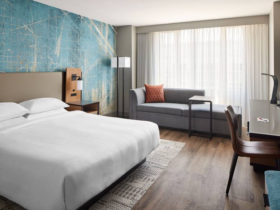 Premium bedding, in-room safe, desk, laptop workspace
