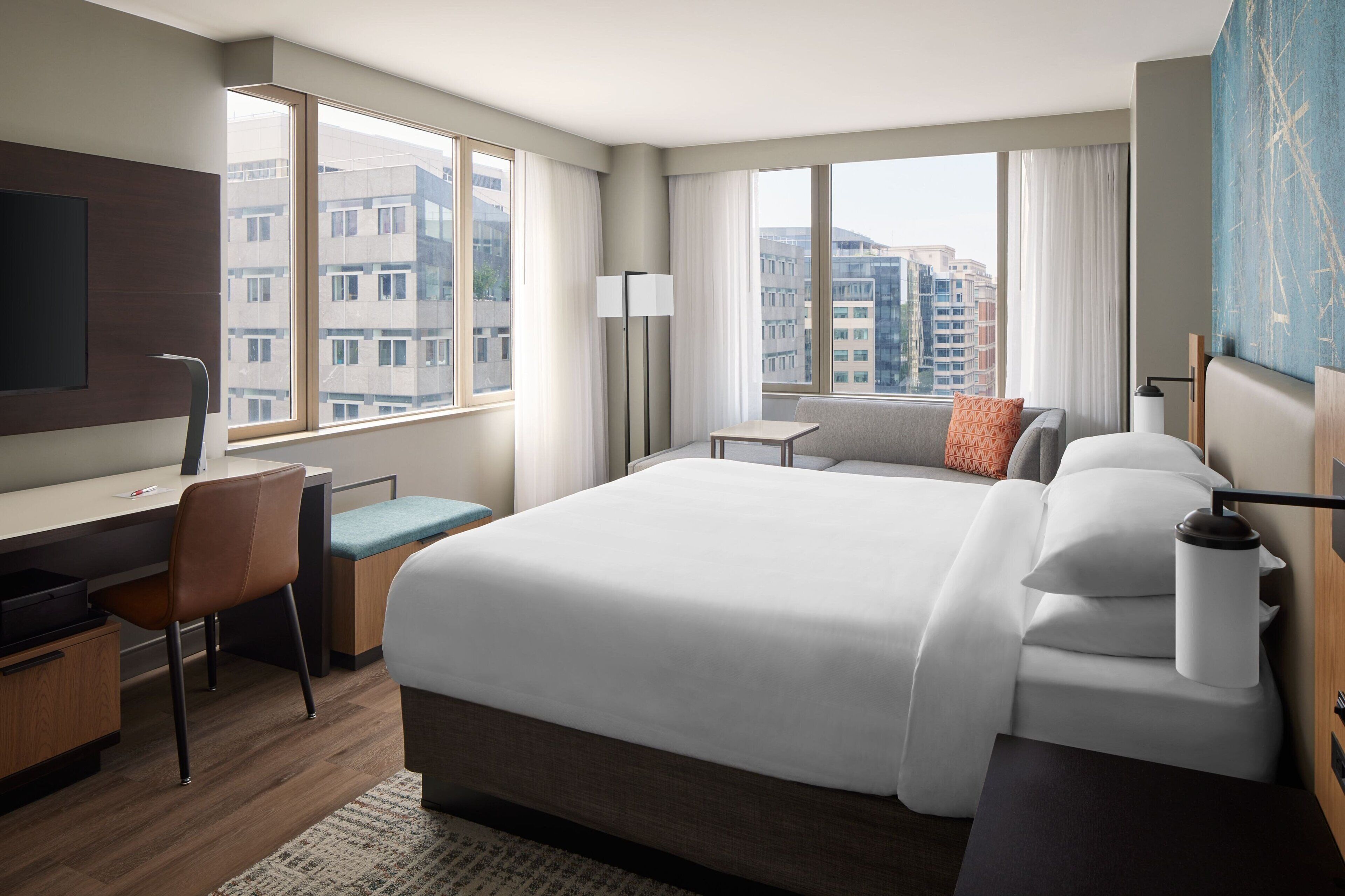 deluxe room, 1 king bed, non smoking, corner | premium bedding, in-room safe, individually decorated, desk