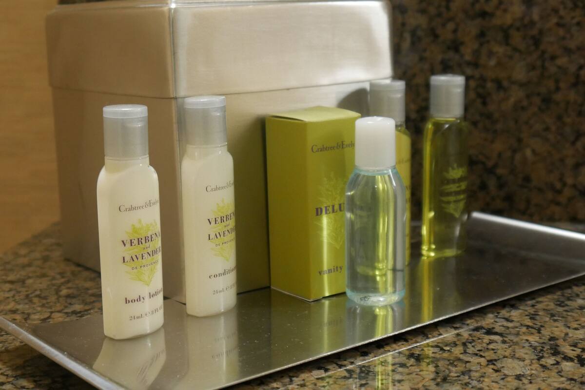 1 bedroom, premium bedding, in-room safe, desk