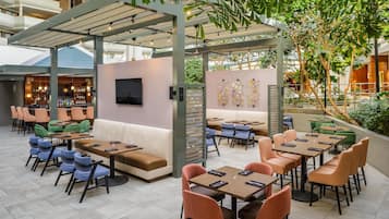 Breakfast served, American cuisine