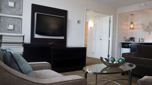 Suite Junior, 1 chambre | Coin séjour | Télévision LCD de 32 pouces avec chaînes par câble, télévision
