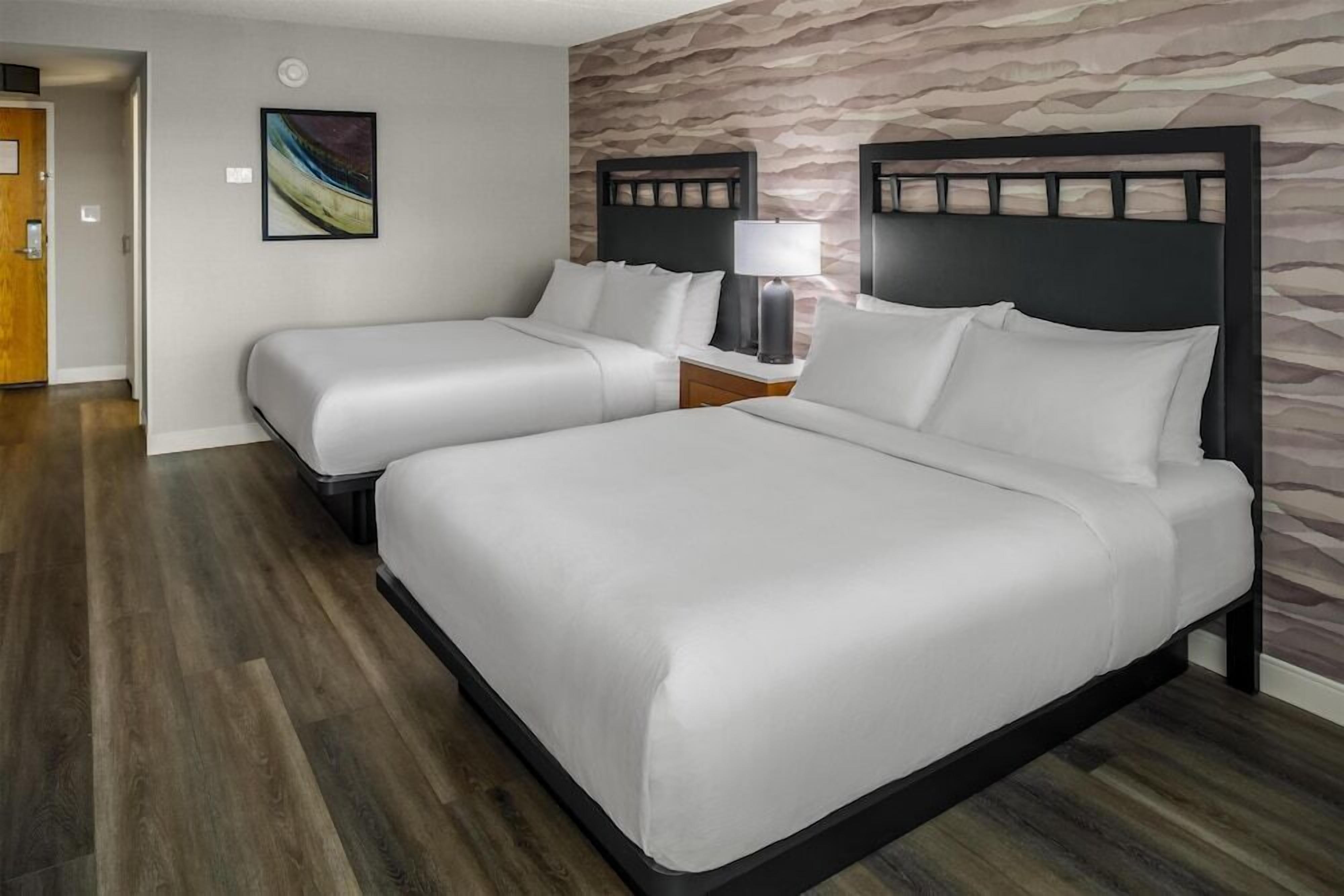 Premium bedding, in-room safe, desk, iron/ironing board
