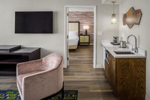 Junior Suite, 1 Bedroom | Minibar