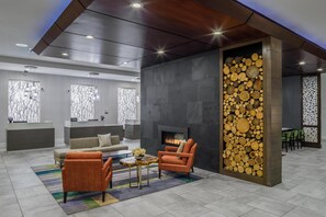 Lobby - DoubleTree by Hilton Rochester (Rochester)