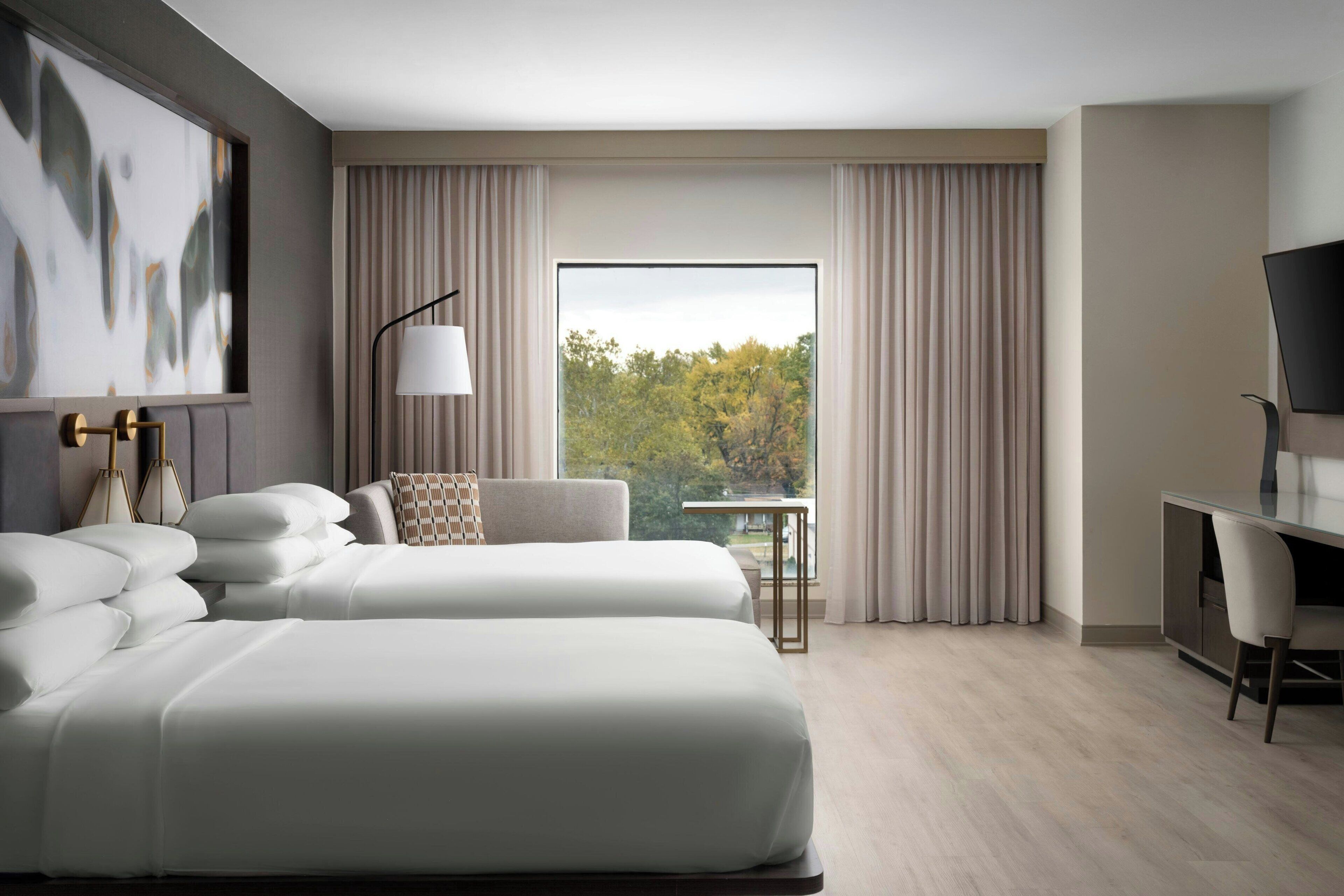 Premium bedding, in-room safe, desk, laptop workspace