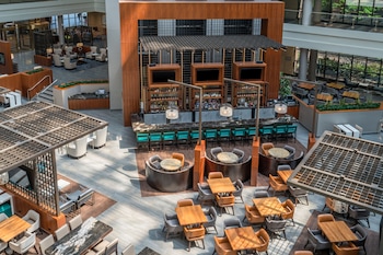 Bar (on property) at Embassy Suites by Hilton Washington DC Georgetown