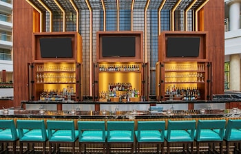 Bar (on property) at Embassy Suites by Hilton Washington DC Georgetown