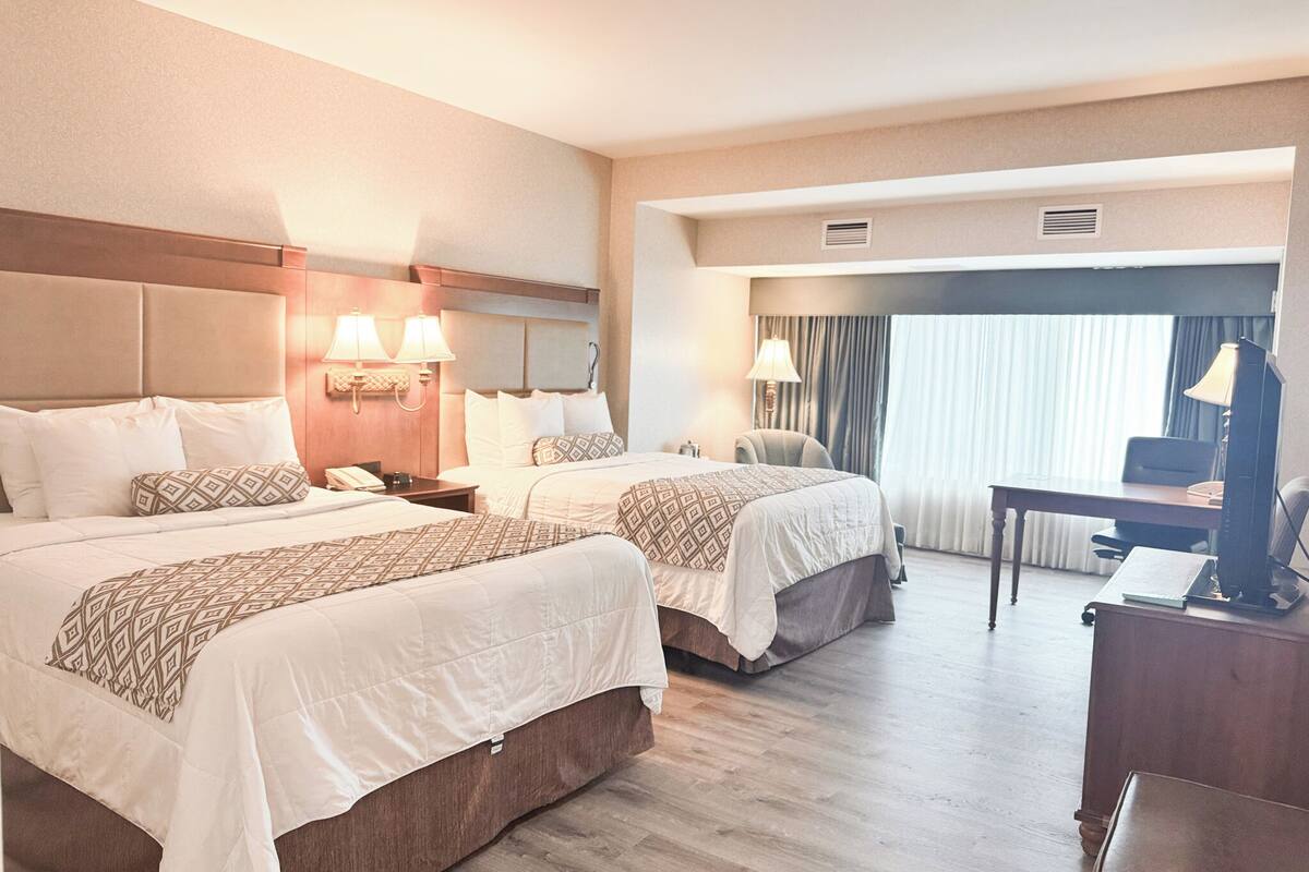 premium bedding, pillow-top beds, in-room safe, desk