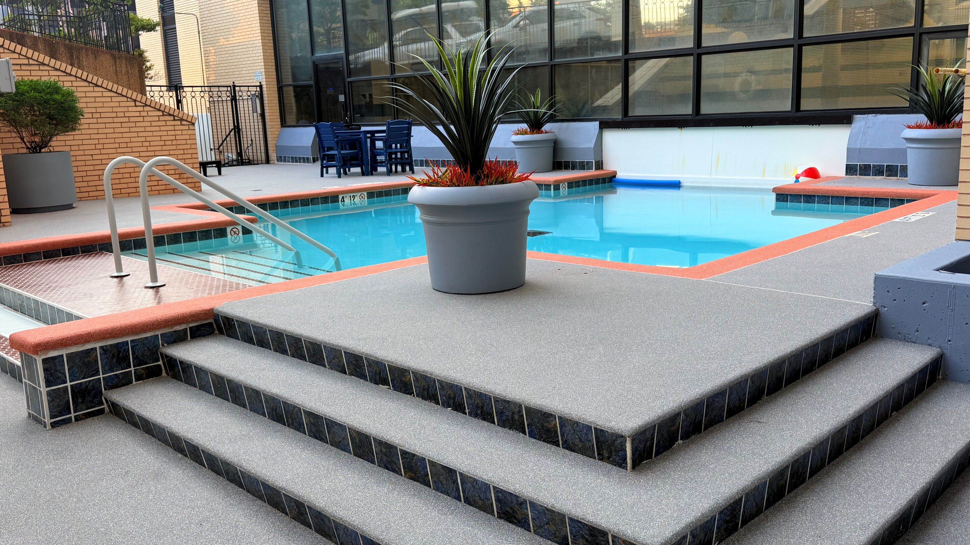Indoor pool, a heated pool, open 10:00 AM to 10:00 PM, sun loungers