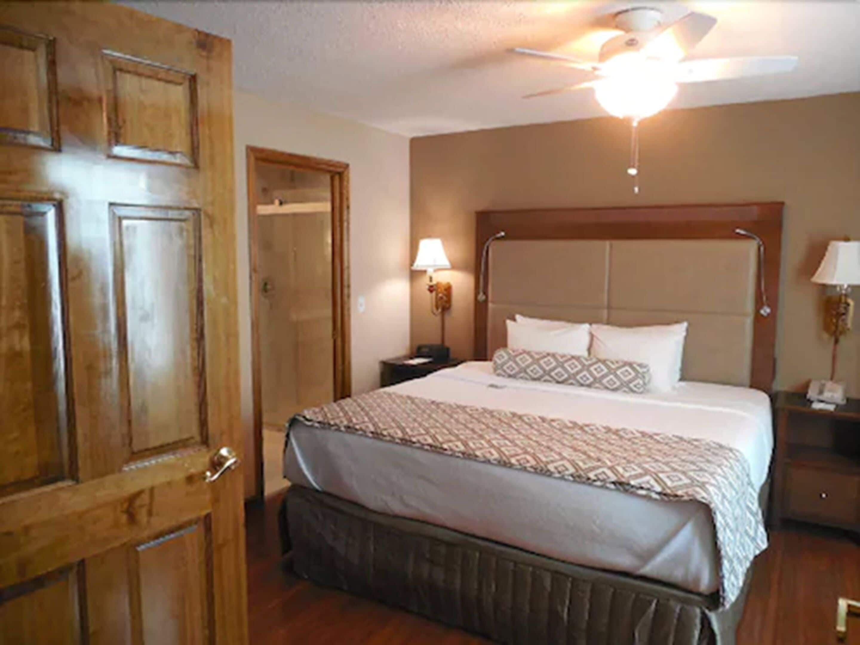 standard suite, 1 bedroom | premium bedding, pillow-top beds, in-room safe, desk