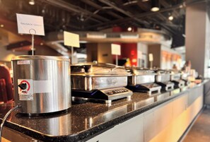 Petit déjeuner complet compris tous les jours