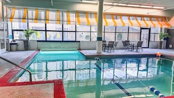 Indendørs pool, opvarmet pool, liggestole