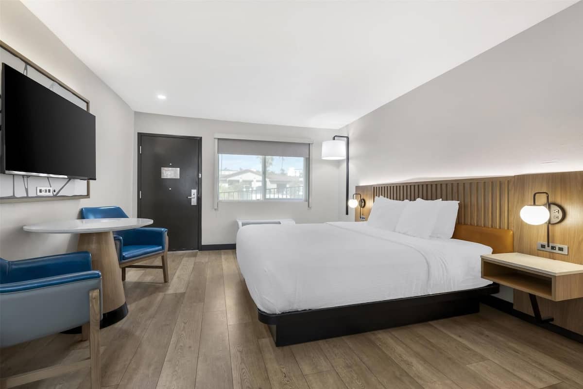 Premium bedding, pillowtop beds, in-room safe, desk