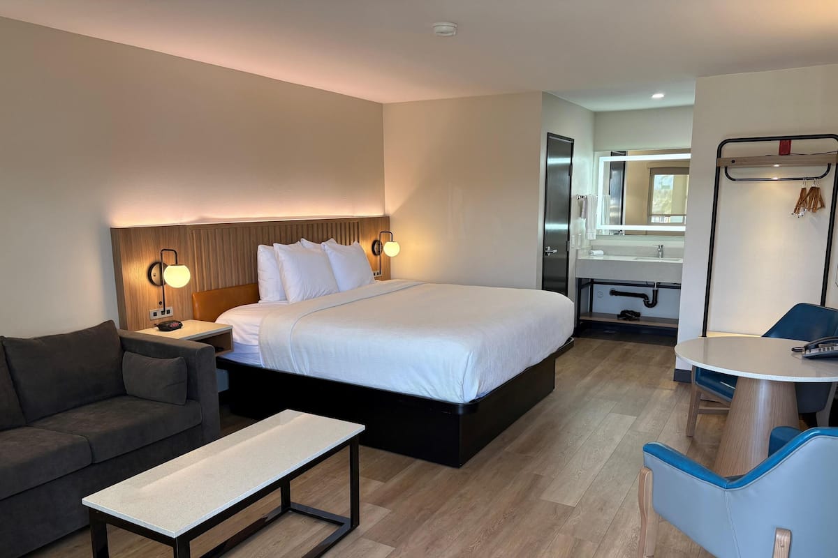 1 bedroom, premium bedding, pillowtop beds, in-room safe