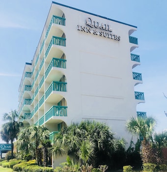 Hotel exterior and entrance at Quail Inn & Suites