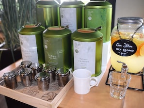 Daily buffet breakfast for a fee - ibis Tours Nord (Tours)