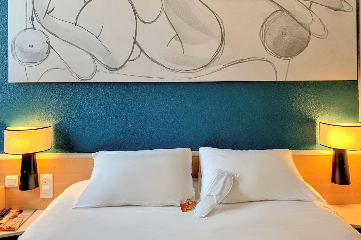Comfort-Doppelzimmer, 1 Doppelbett | Hochwertige Bettwaren, Zimmersafe, Schreibtisch, Verdunkelungsvorhänge