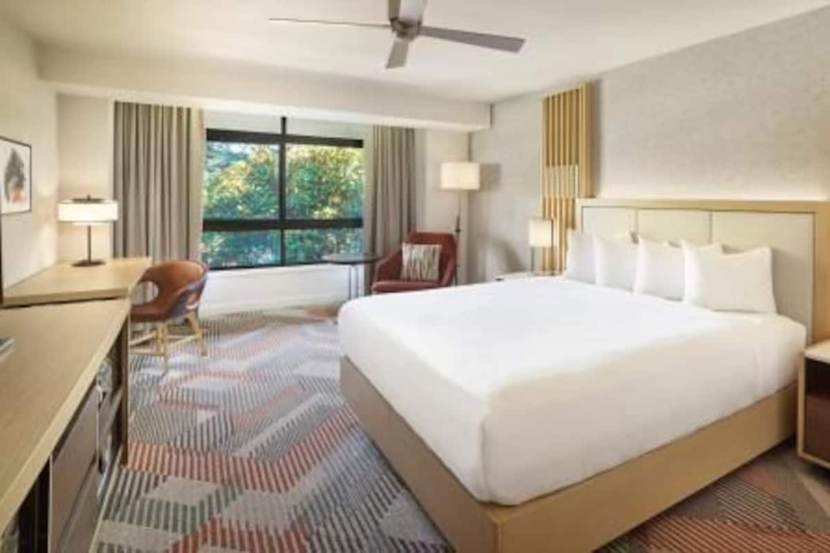 Premium bedding, down comforters, pillowtop beds, in-room safe