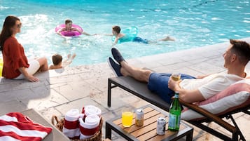 2 outdoor pools, sun loungers