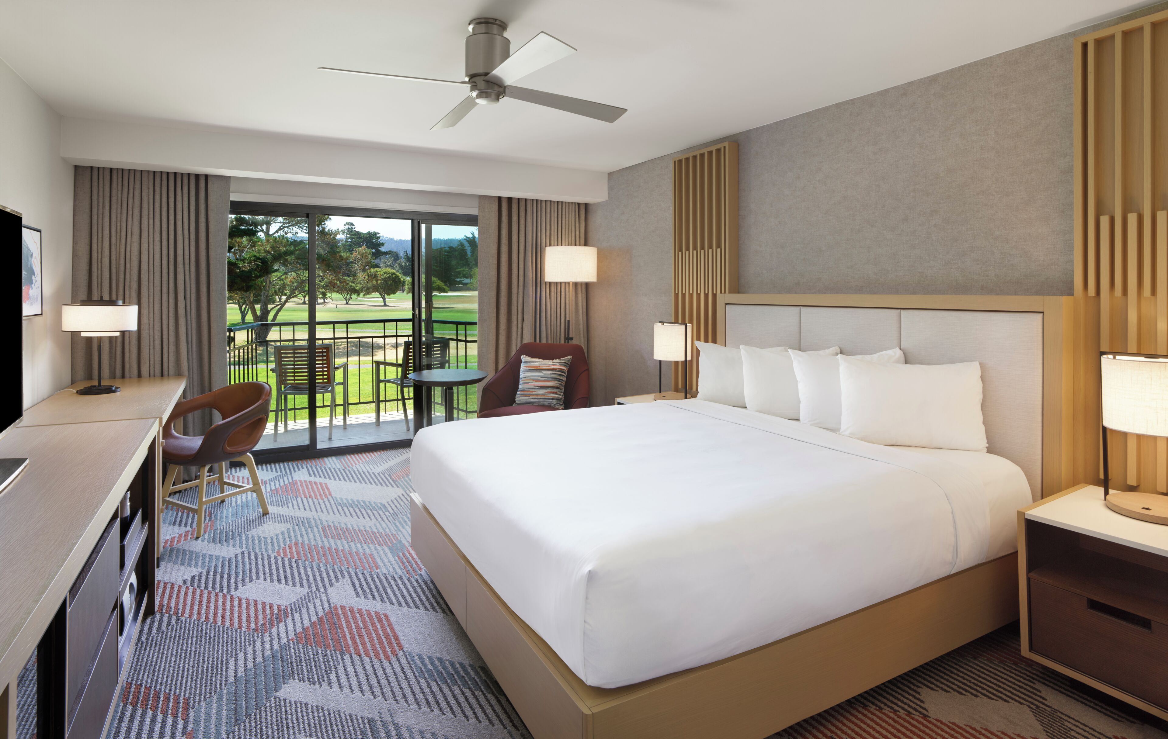Room, 1 King Bed, Balcony, Golf View | Premium bedding, down comforters, pillowtop beds, in-room safe