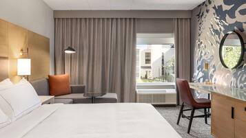 Luxe beddengoed, een kluis op de kamer, een bureau