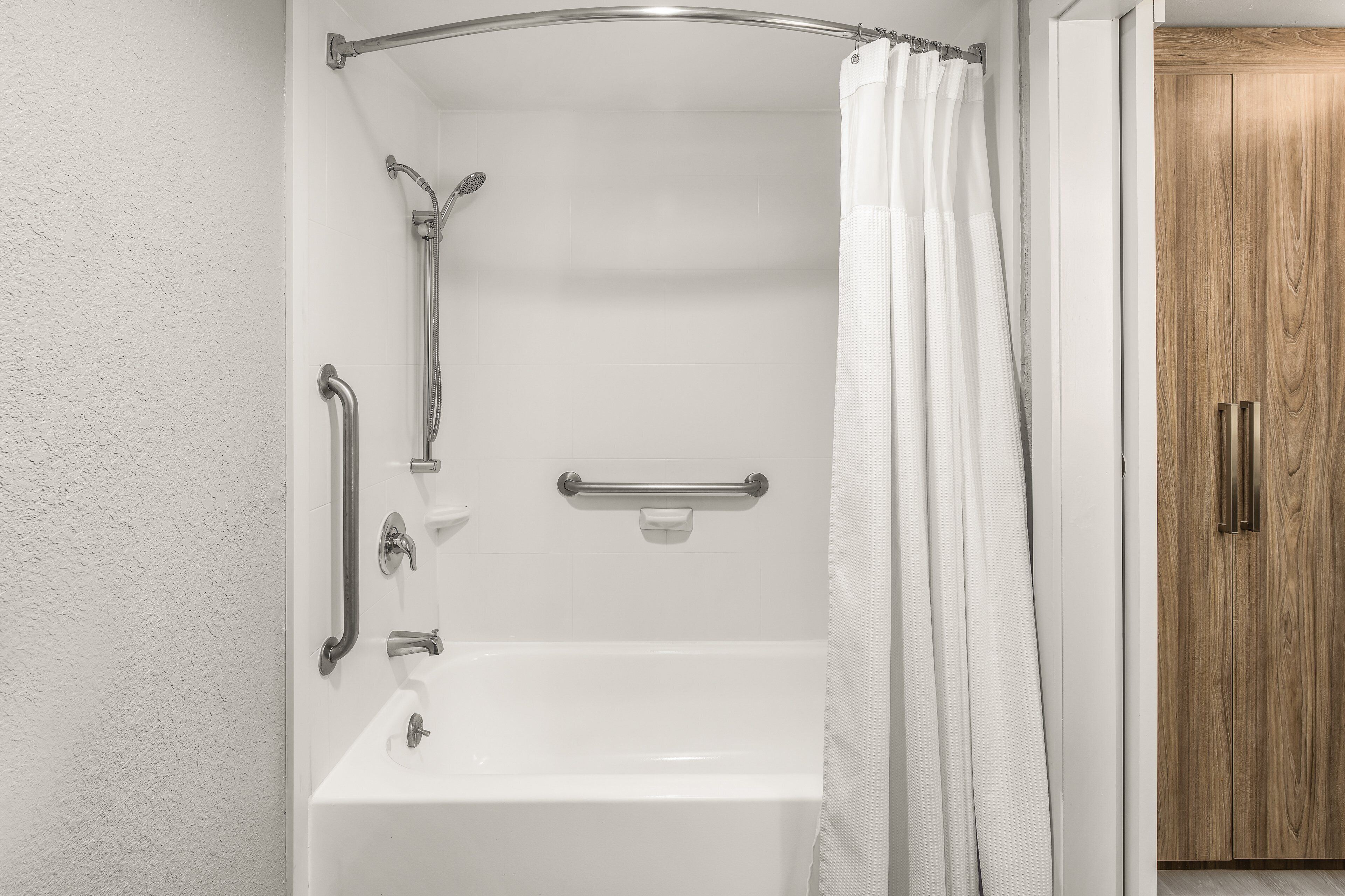 Photo - Crowne Plaza Orlando - Lake Buena Vista by IHG